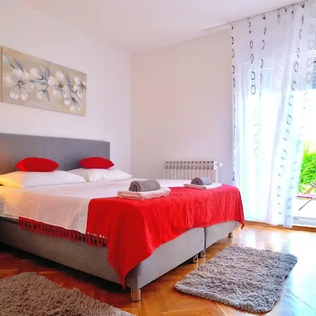 Apartment Red Rose