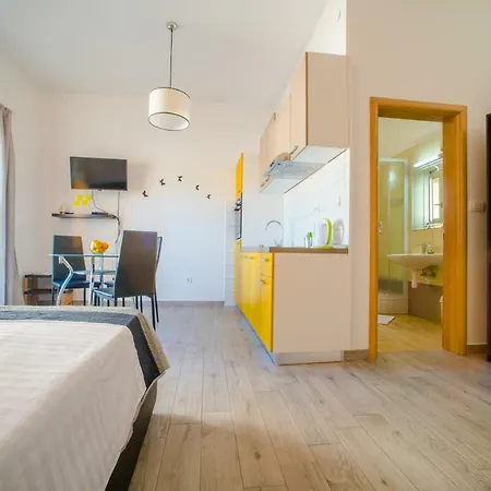 Red Rose Apartment