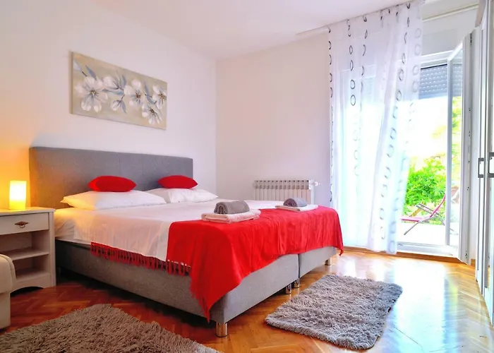 Apartment Red Rose